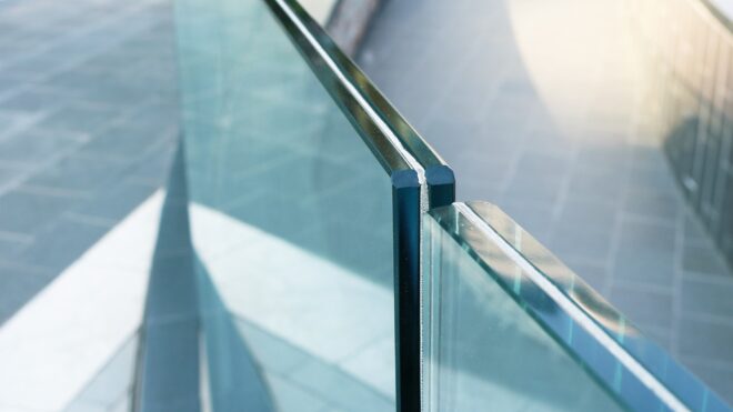 Czy balustrady szklane są bezpieczne?